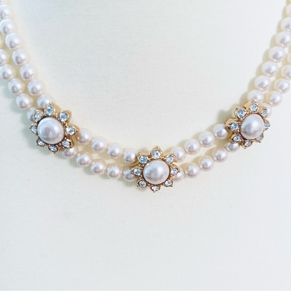 Vintage Two-Strand Pearl Necklace with Delicate Clasp - Picture 4 of 5